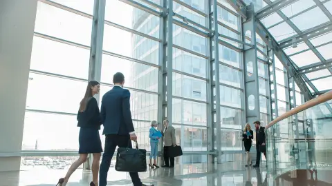 企业如何选择会议室预约系统与智能会议运维平台封面图